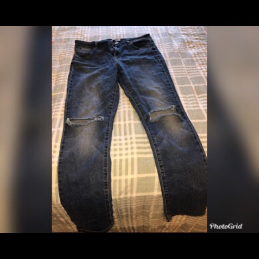 Knee Ripped Skinny Jeans